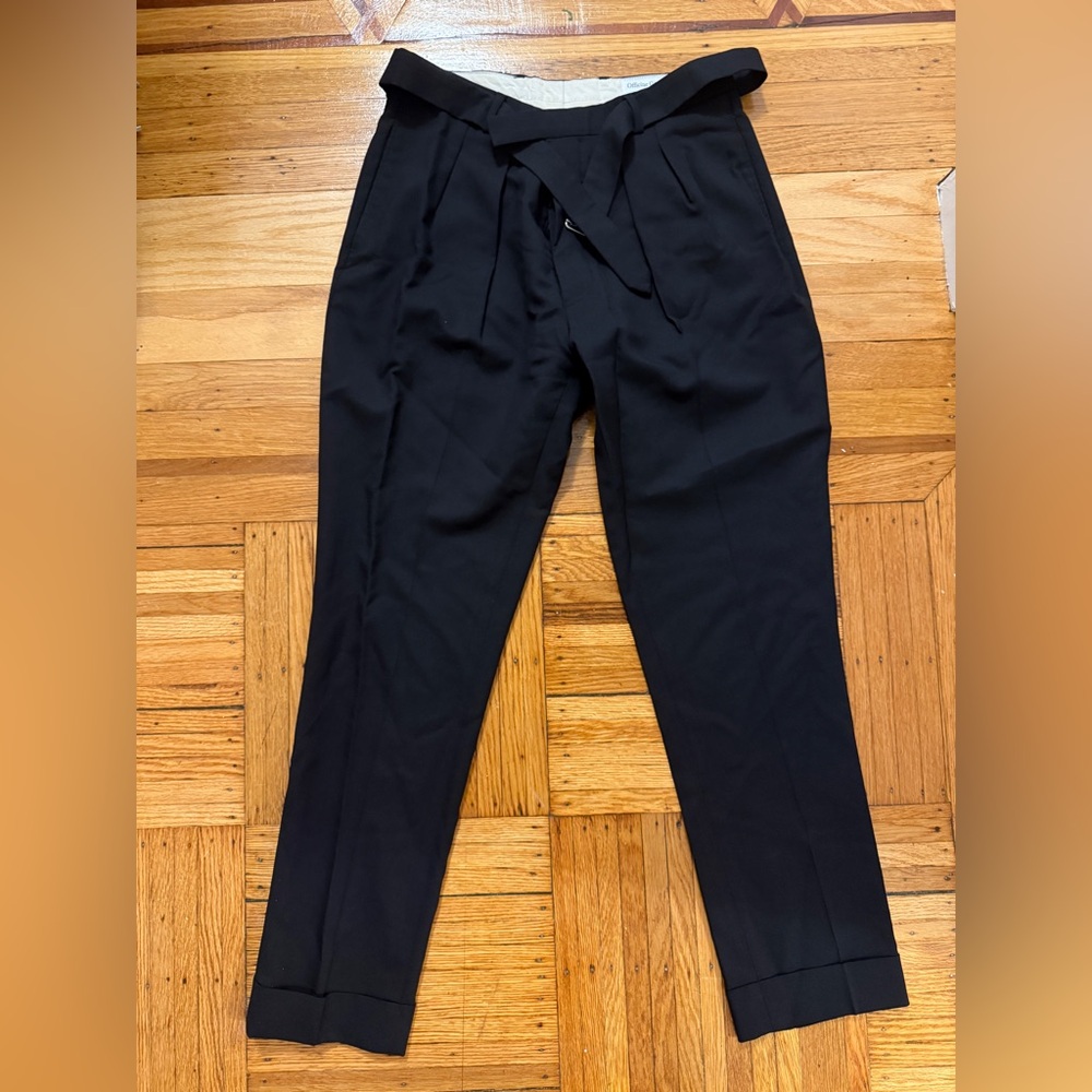Officine Générale pleated wool pants with belt
Tagged 46 (European sizing)